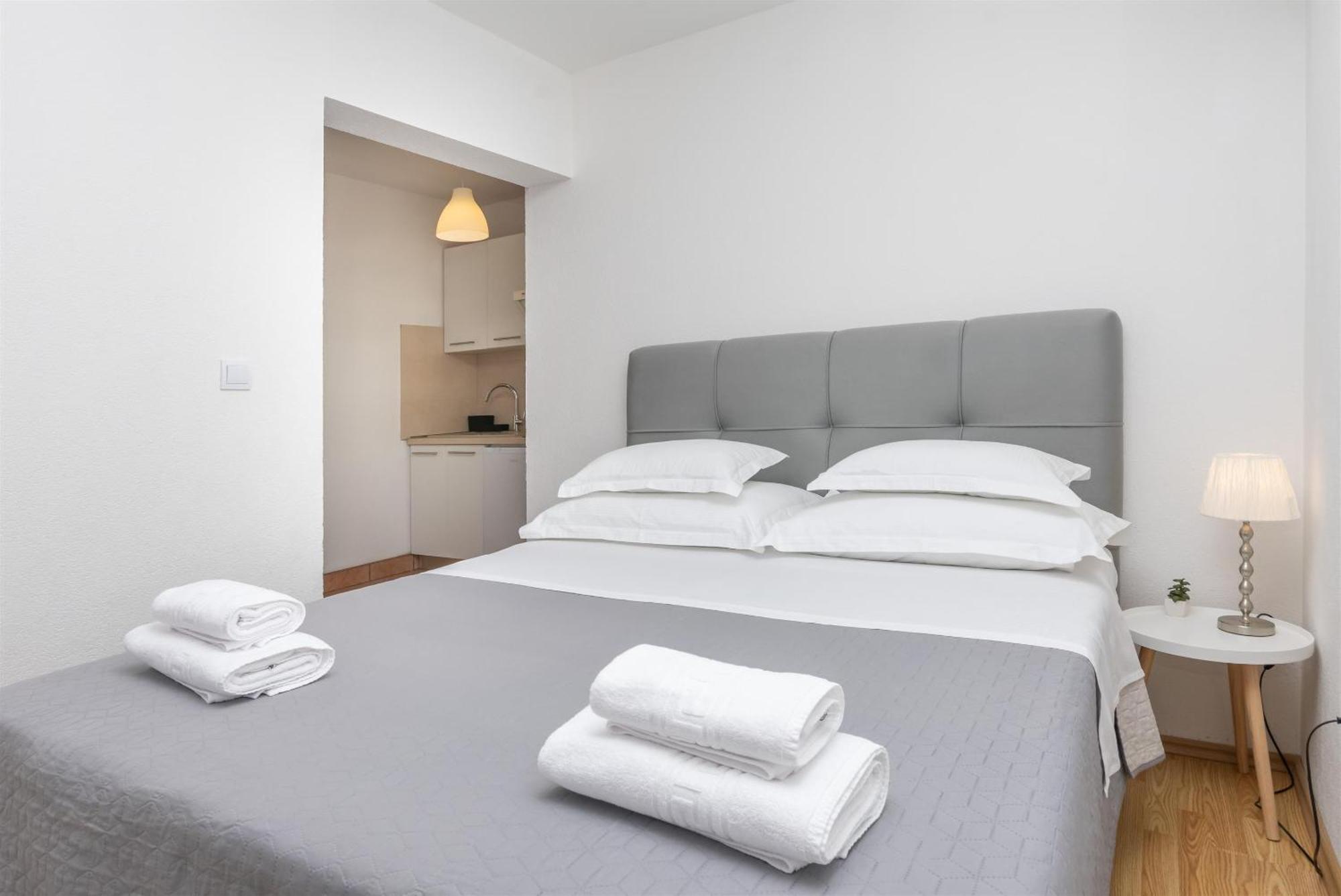 Apartments Marijo Baška Voda Buitenkant foto
